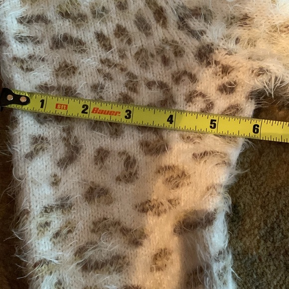Cynthia Rowley’s Animal Print Open-front Eyelash Long Sleeve Soft Cardigan. Med - Picture 8 of 9